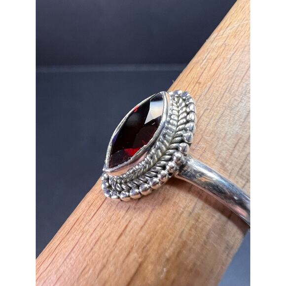 Red garnet marquise gemstone sterling silver ring size 8 - Picture 9 of 12